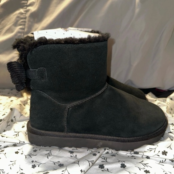 Black UGG boots - Picture 4 of 6